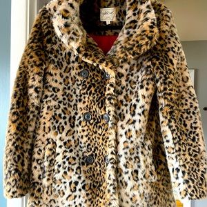 Faux Fur leopard print lined coat. Size small. excellent condition. From Lulus